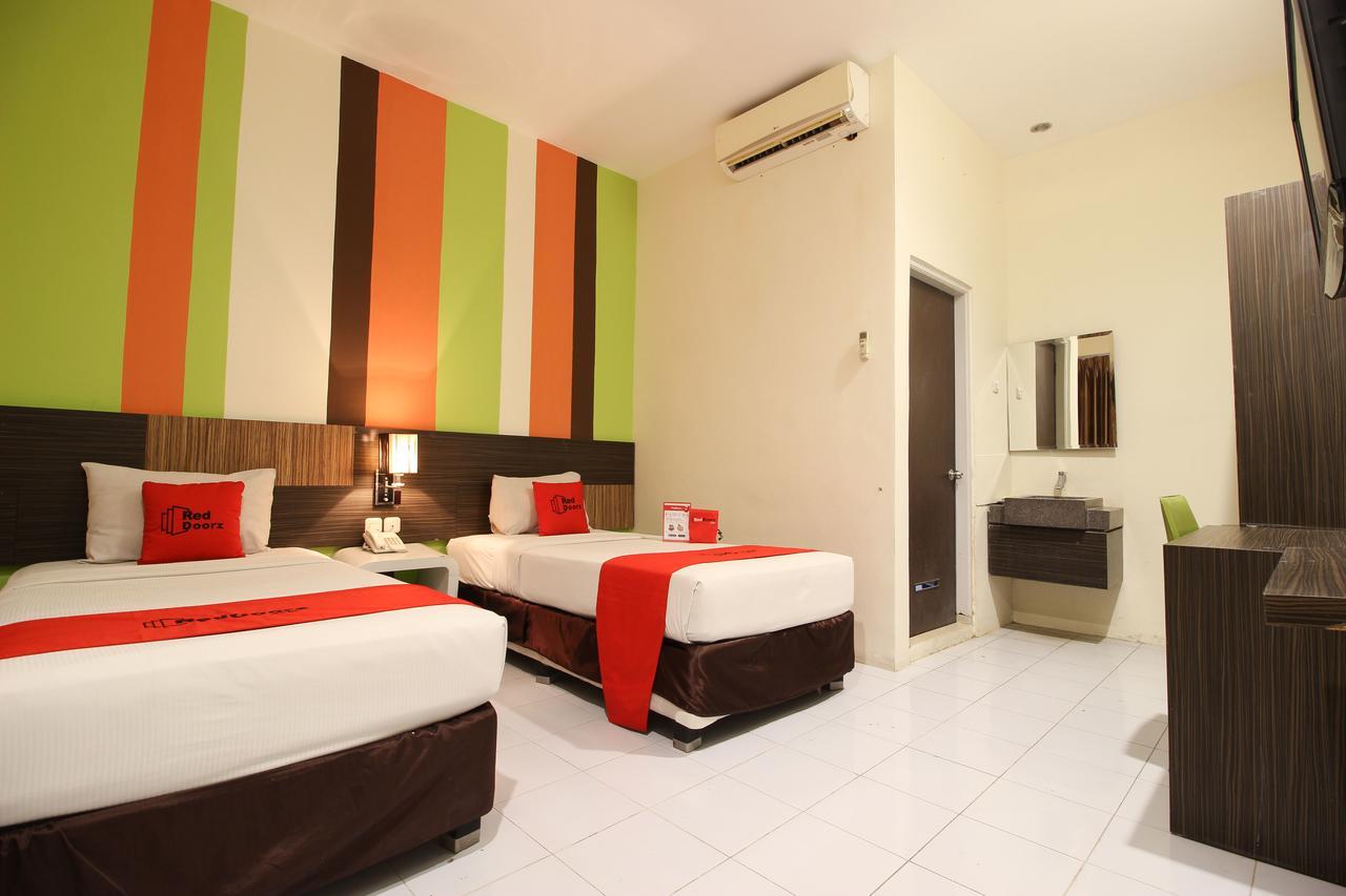 Reddoorz Plus Near Keraton Yogyakarta 2 Hotel Exterior foto